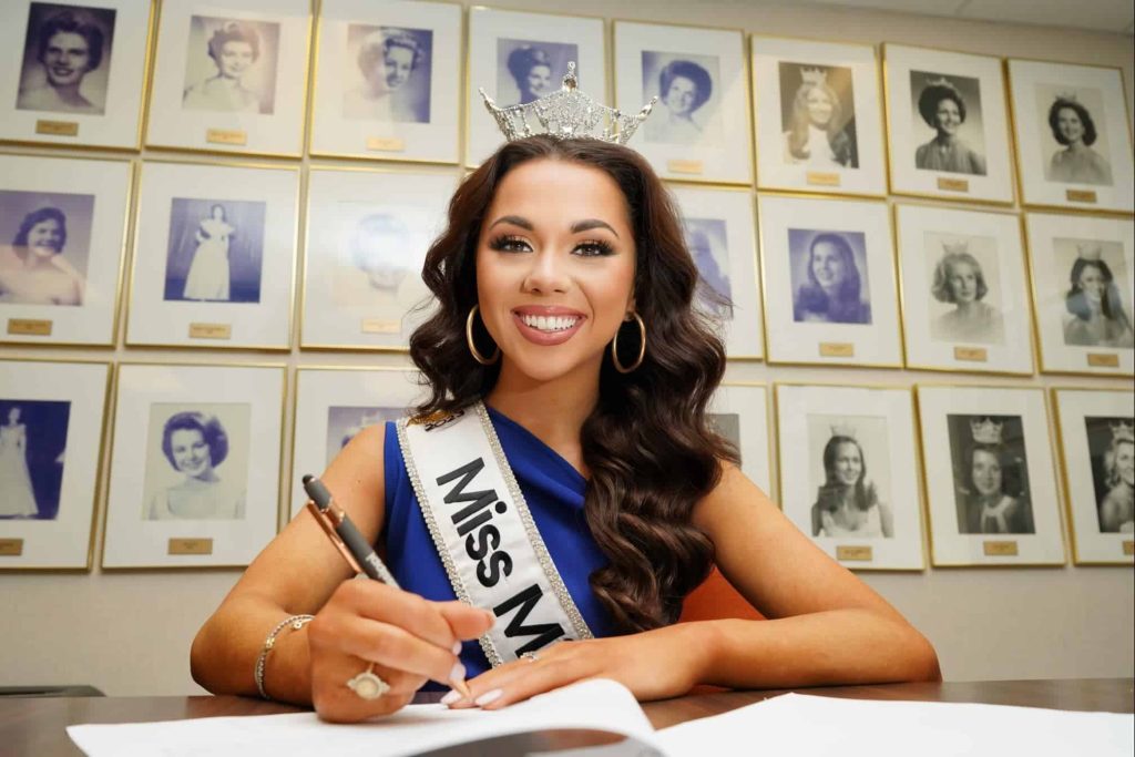 'I couldn't be more thankful': Vivian O'Neal begins tenure as Miss Mississippi - Vimarsana News