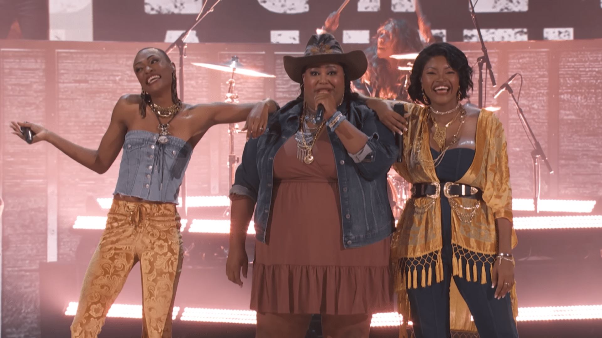 Simon Cowell and Chapel Hart to be reunited on 'AGT: Fantasy League' - Vimarsana News