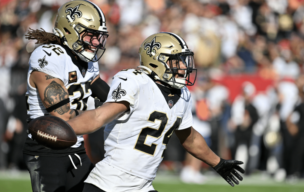 Saints keep playoff hopes alive with win over Buccaneers - Vimarsana News
