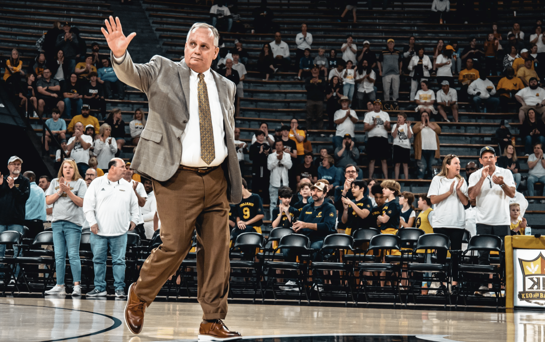 Southern Miss head coach Jay Ladner returns from heart attack to participate in senior night - Vimarsana News