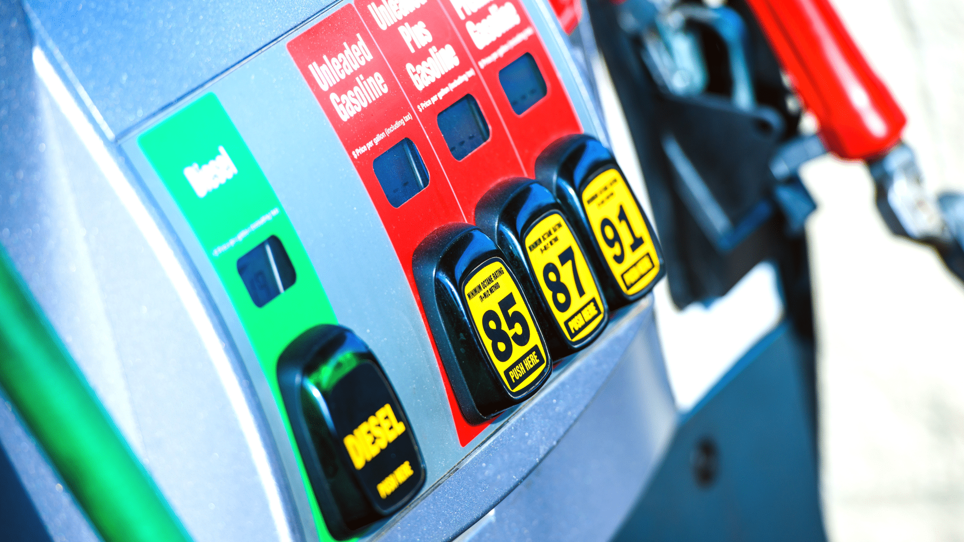 Mississippi gas prices jump as Middle East conflict drives oil higher - SuperTalk Mississippi