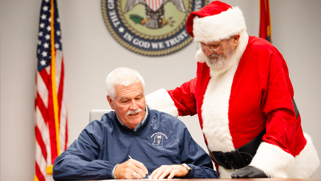 Santa Claus officially cleared for travel in Mississippi on Christmas Eve