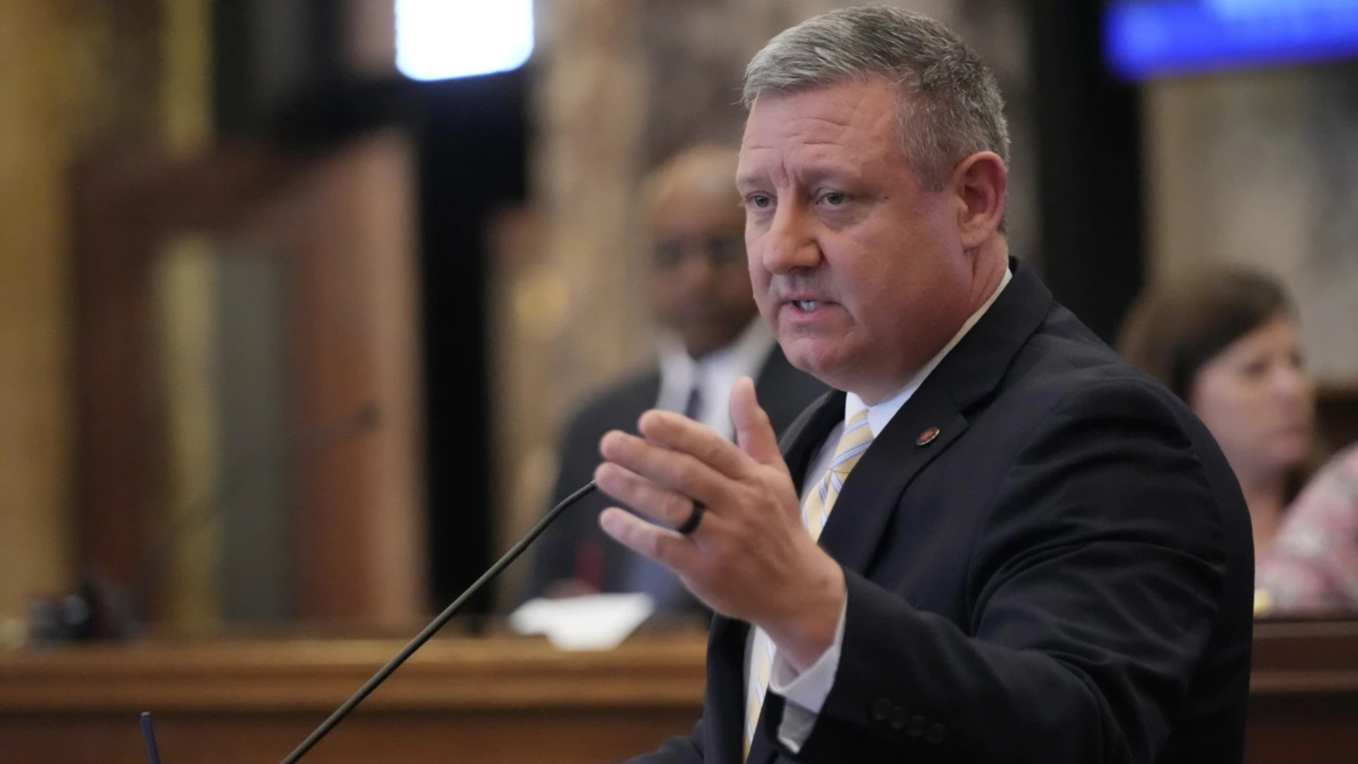 Senate committee approves teacher pay raise, public-to-public transfer bills