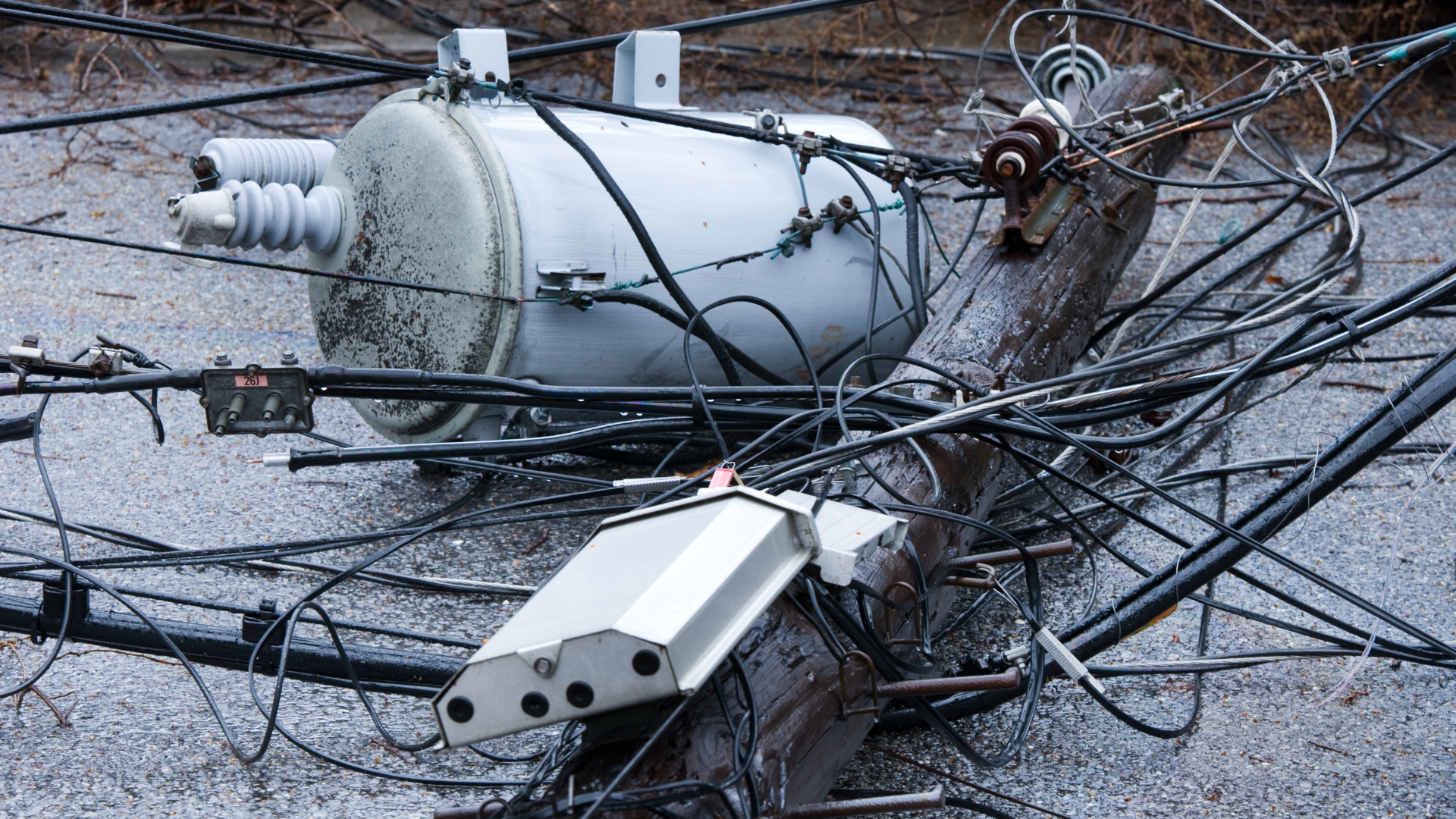 Winter storm in Mississippi: How to check for, report power outages