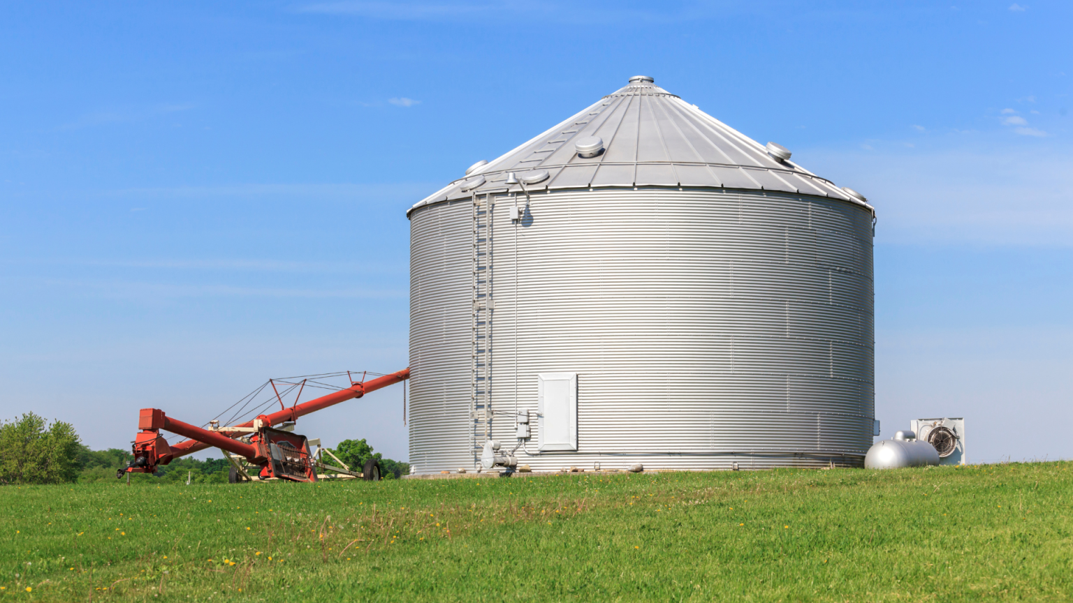Man rescued after being trapped in Yazoo County grain bin - SuperTalk ...